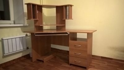 Лот: 14589315. Фото: 1. Стол компьютерный угловой с полкой... Компьютерные и письменные столы