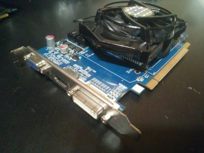 Лот: 14485684. Фото: 1. Sapphire Radeon HD5570 1GB DDR3... Видеокарты