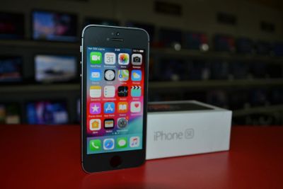 Лот: 15071751. Фото: 1. Apple Iphone SE 32Gb. Смартфоны