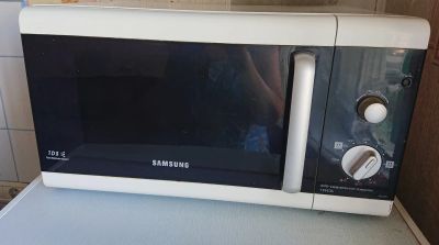 Лот: 20840438. Фото: 1. Микроволновка Samsung GE82WR. Микроволновки, мини-печи