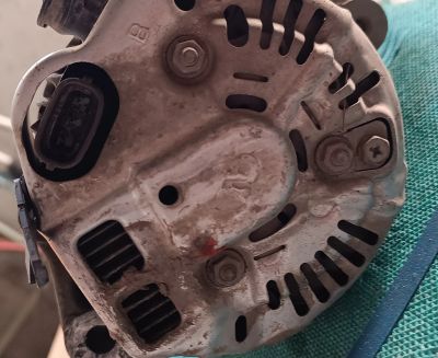 Лот: 21177486. Фото: 1. Генератор Toyota Hilux Surf 130. Электрооборудование