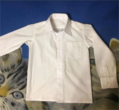 Лот: 10848507. Фото: 1. Белая рубашка для мальчика. Рубашки, блузки, водолазки