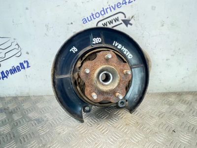 Лот: 25026087. Фото: 1. поворотный кулак Nissan Qashqai... Двигатель и элементы двигателя