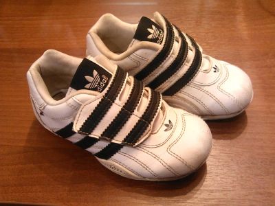 Лот: 3816104. Фото: 1. Фирменные кроссовки adidas. Кеды, кроссовки