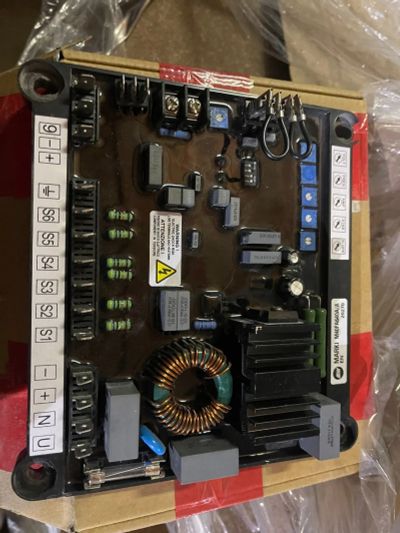 Лот: 20024133. Фото: 1. Регулятор напряжения AVR M40Fa640A. Микросхемы