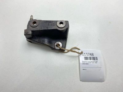 Лот: 25430687. Фото: 1. Кронштейн опоры двигателя Toyota... Двигатель и элементы двигателя
