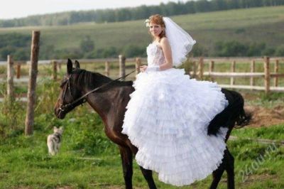 Лот: 1905127. Фото: 1. Свадебное платье размер 42-44. Свадебные платья