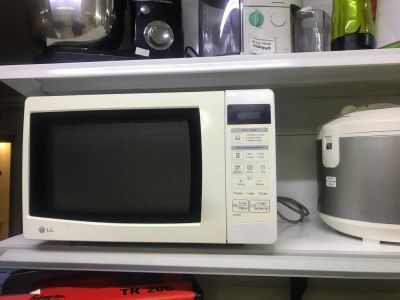 Лот: 20954911. Фото: 1. Микроволновая печь LG ms 2049F... Микроволновки, мини-печи