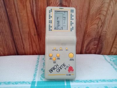 Лот: 24667414. Фото: 1. Игра консольная карманная "Brick... Игры для консолей
