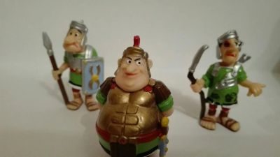 Лот: 7248624. Фото: 1. Киндер Астерикс и Обеликс (Римляне... Игрушки