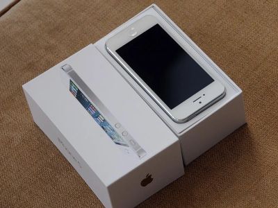 Лот: 12639371. Фото: 1. Apple iPhone 5 16 GB White Refubished. Смартфоны