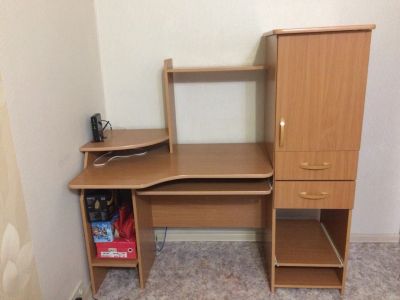 Лот: 13075836. Фото: 1. Компьютерный стол в отличном состоянии. Компьютерные и письменные столы