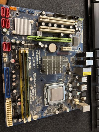 Лот: 24889242. Фото: 1. Asrock P43ME. Материнские платы
