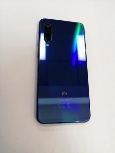 Лот: 17167604. Фото: 1. Xiaomi Mi 9 SE 6/128GB Ocean Blue... Смартфоны