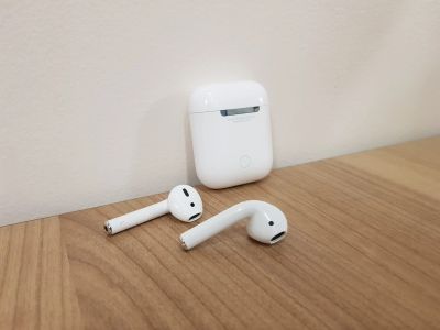 Лот: 18192342. Фото: 1. AirPods 2 оригинал. Наушники, гарнитуры