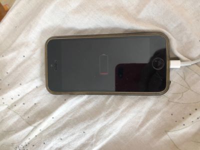 Лот: 14542538. Фото: 1. iPhone se 32gb. Смартфоны