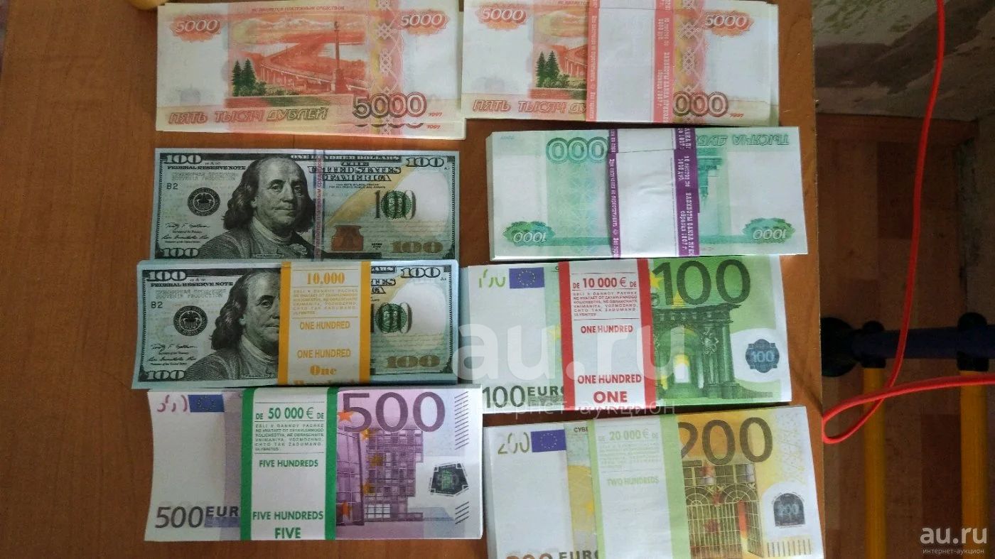 Тысяча евро в долларах. 1000 Евро пачка. 100 Долларов и 100 рублей. 100 Долларов и 100 евро. Евро доллары рубли пачками.