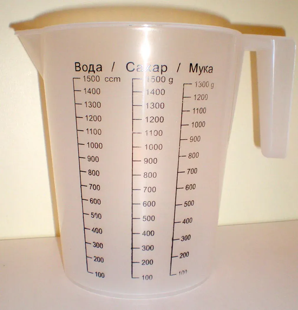 Мерный стакан сколько муки. 500 Грамм муки в мл. 100 Мл в граммах. Миллилитры в стакане. 250 Мл воды.