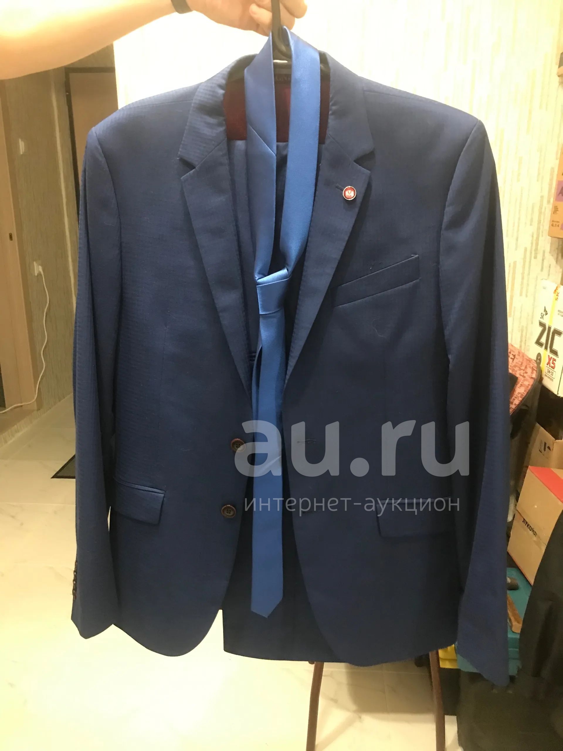 Костюм классический — купить в Красноярске. Состояние: Отличное ...