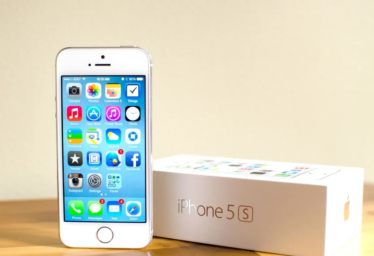 Подам айфон. Iphone 5s. Iphone 5s новый. Iphone 5s 2013. Apple iphone 5s 32gb.