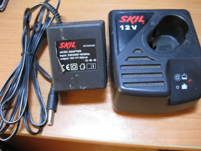 Зарядка 12 pro. Блок питания для шуруповерта Skil 12v 1,2ah. Зарядное для Skil 12v. Шуруповерт Skil 12 v блок питания. Зарядка для шуруповерта Skil 12v.