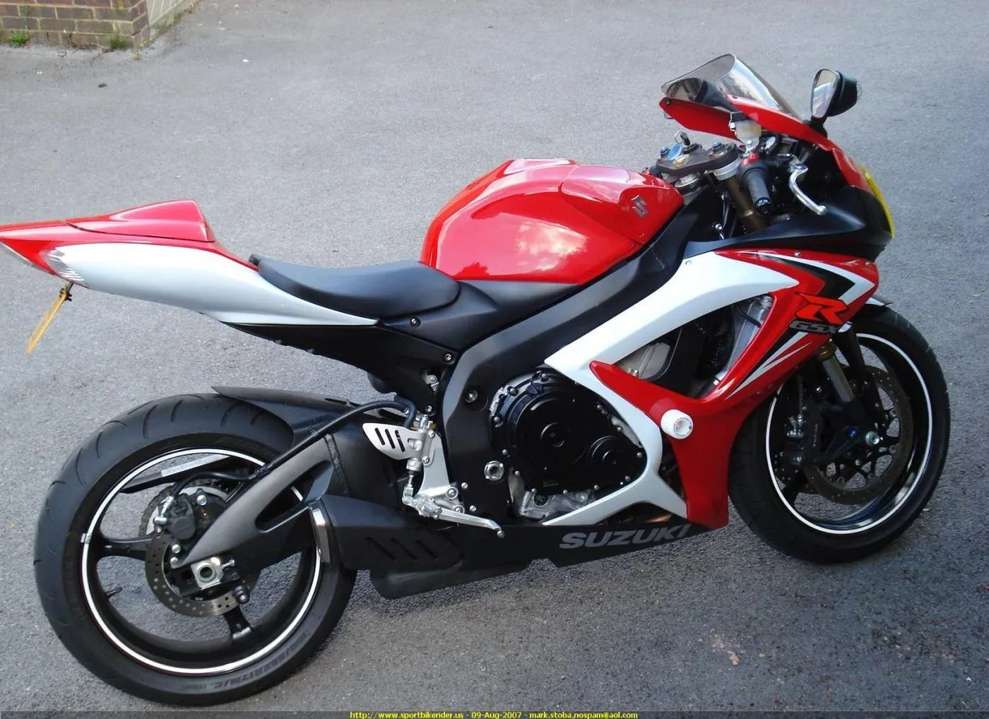 Сузуки GSX R 750 красный