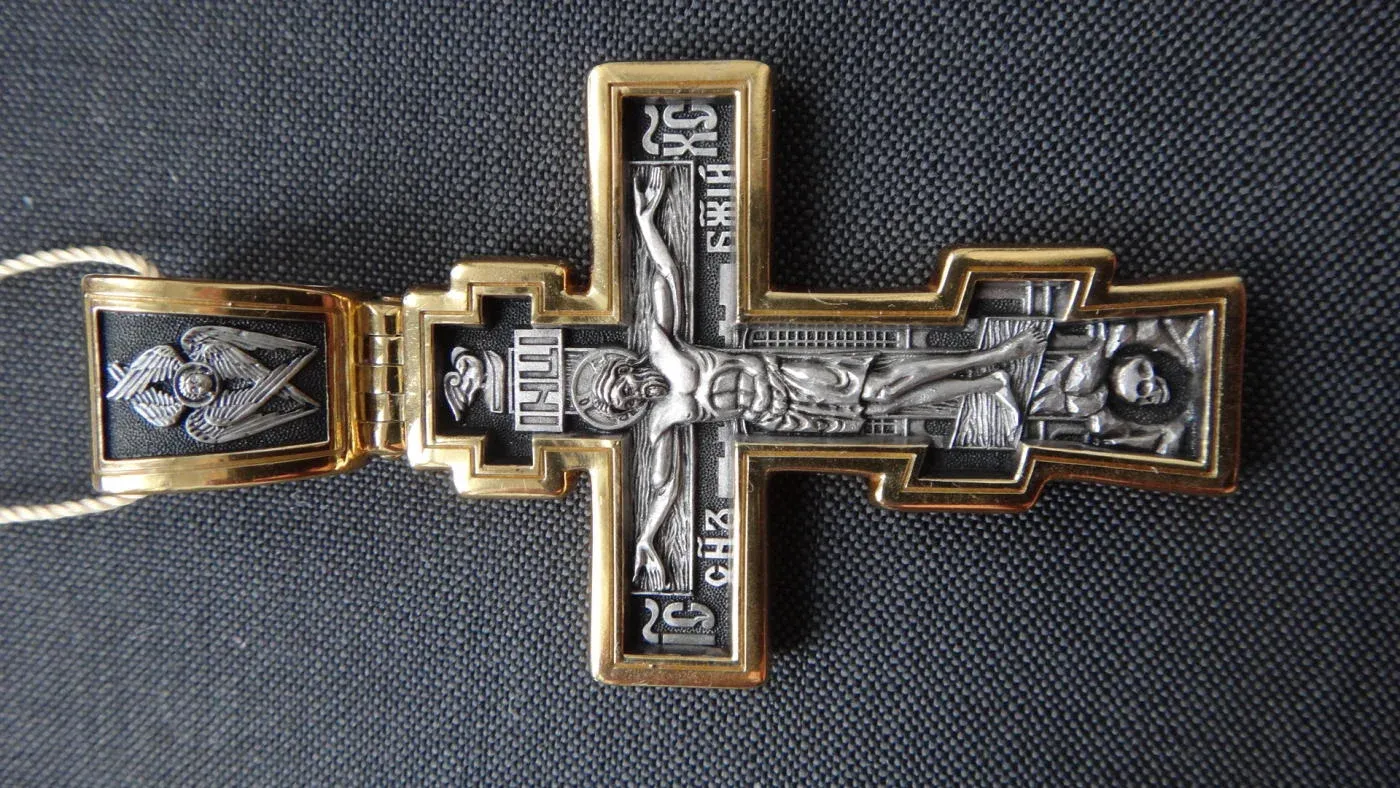 Купить мужской православный крест. Нательный православный крестик серебро. Золотой наперсный крест. Нательный крест 1864. Крест корсунчик серебро позолота.