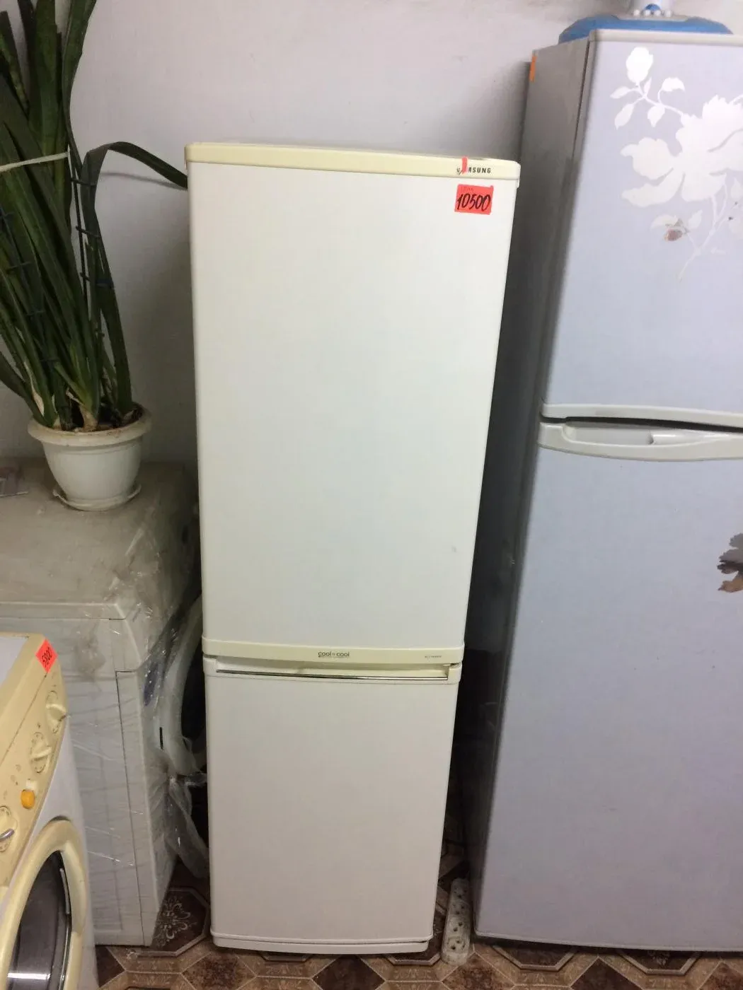 Узкие холодильники до 55 см. Холодильник самсунг узкий 45 см. Холодильник самсунг 45 см ширина двухкамерный. Холодильник узкий 45 см двухкамерный самсунг. Узкий холодильник 40 см двухкамерный Samsung.