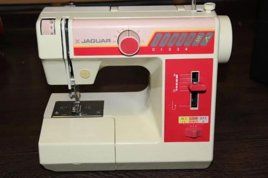 Инструкция швейной машинки ягуар. Швейная машинка Ягуар 281. Jaguar Mini 236. Швейная машинка yaguar Mini. Швейная машина Jaguar 236