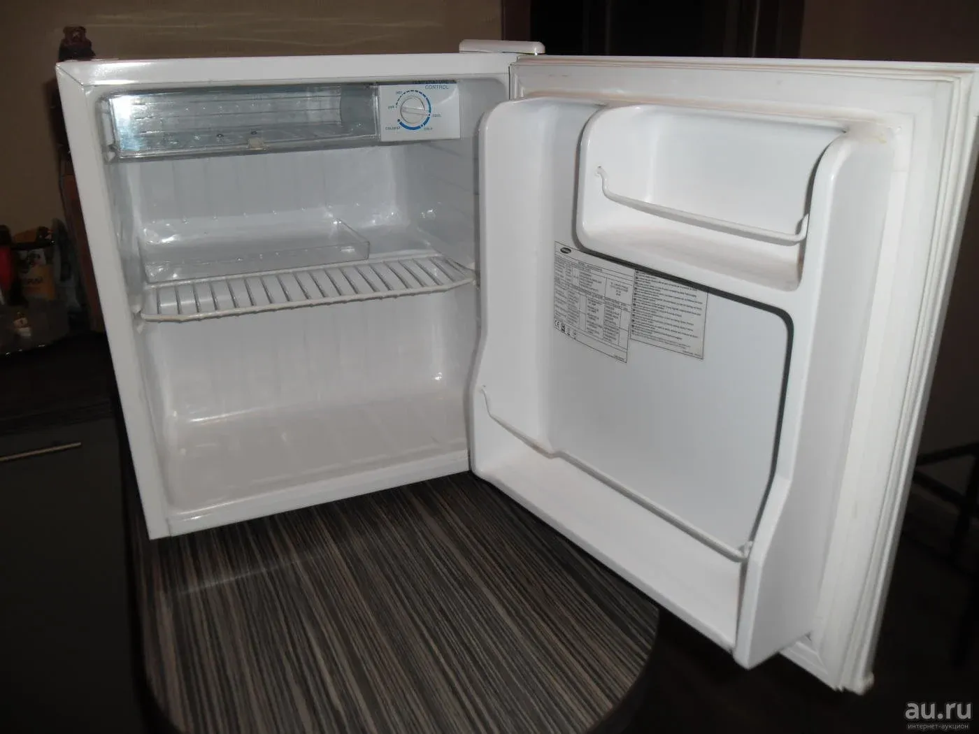 Куплю мини холодильник б у. Холодильник самсунг sg06dcgwhn. Мини холодильник самсунг 50х50х50. Холодильник самсунг SR-368. Холодильник самсунг маленький.