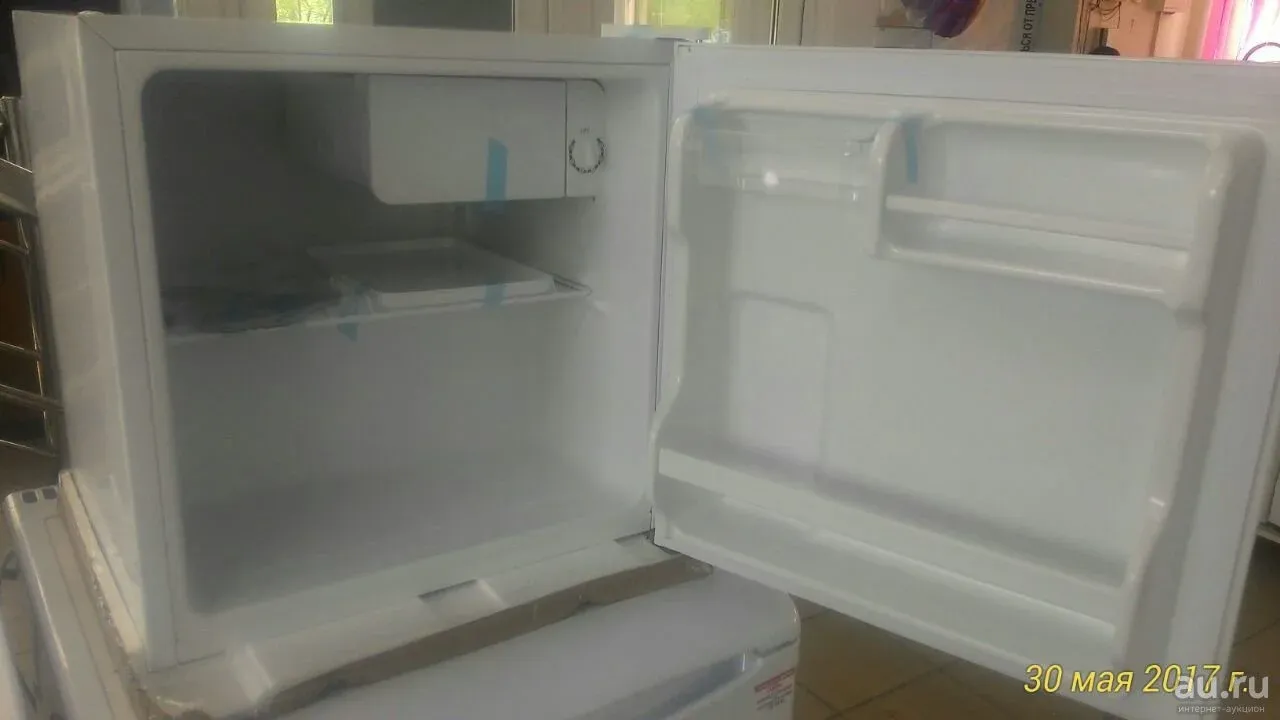Холодильник б 50. Холодильник Бирюса 50. Мини холодильник Бирюса 50. Холодильник бирюза 50 габариты. Маленький холодильник Бирюса 50 габариты.