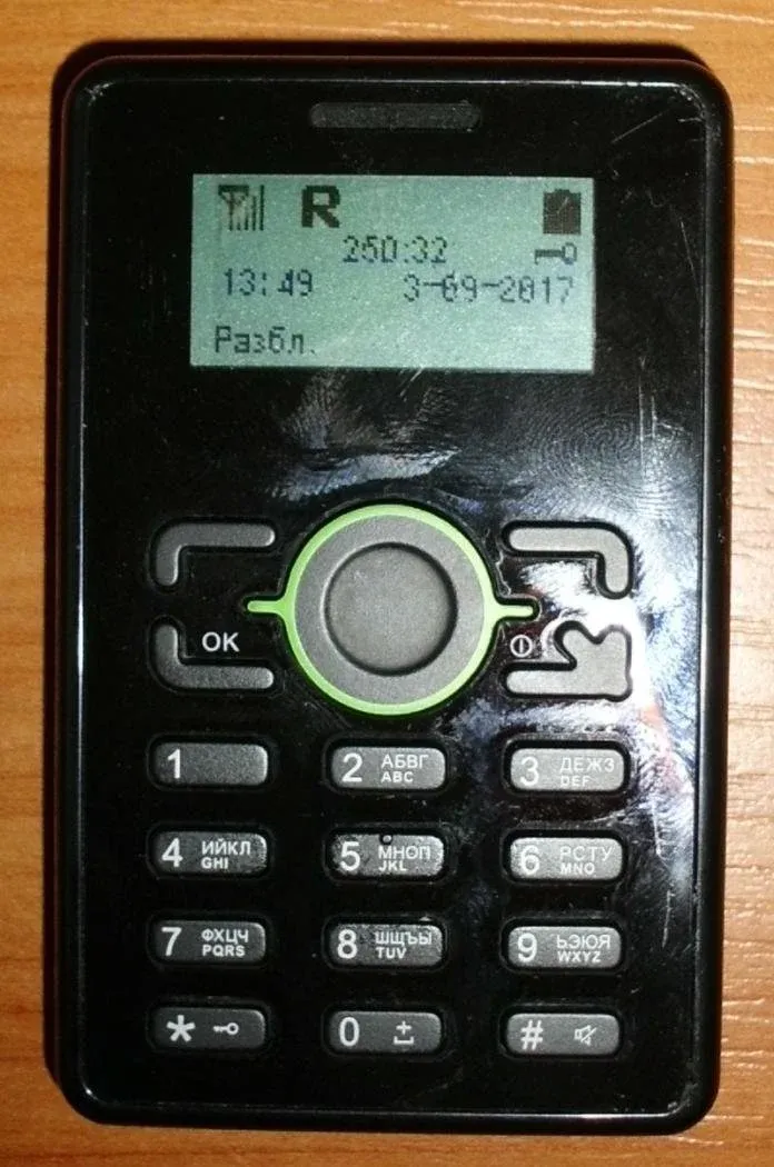 Телефон мегафон про. Минифон МЕГАФОН tds12-1. Minifon tds12-1 1. Tds12-1. Маленький телефон МЕГАФОН.