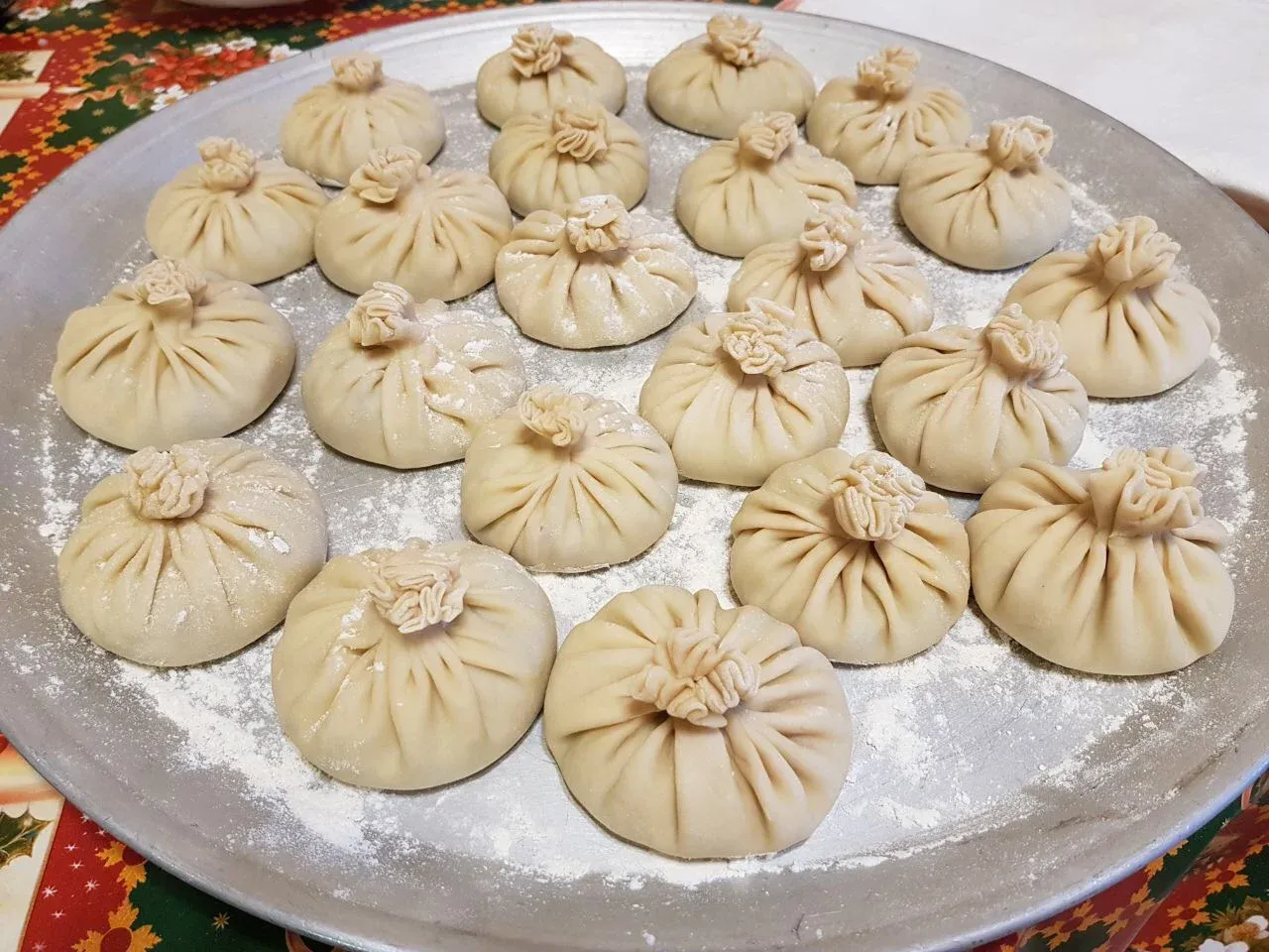 Пельмени буузы манты