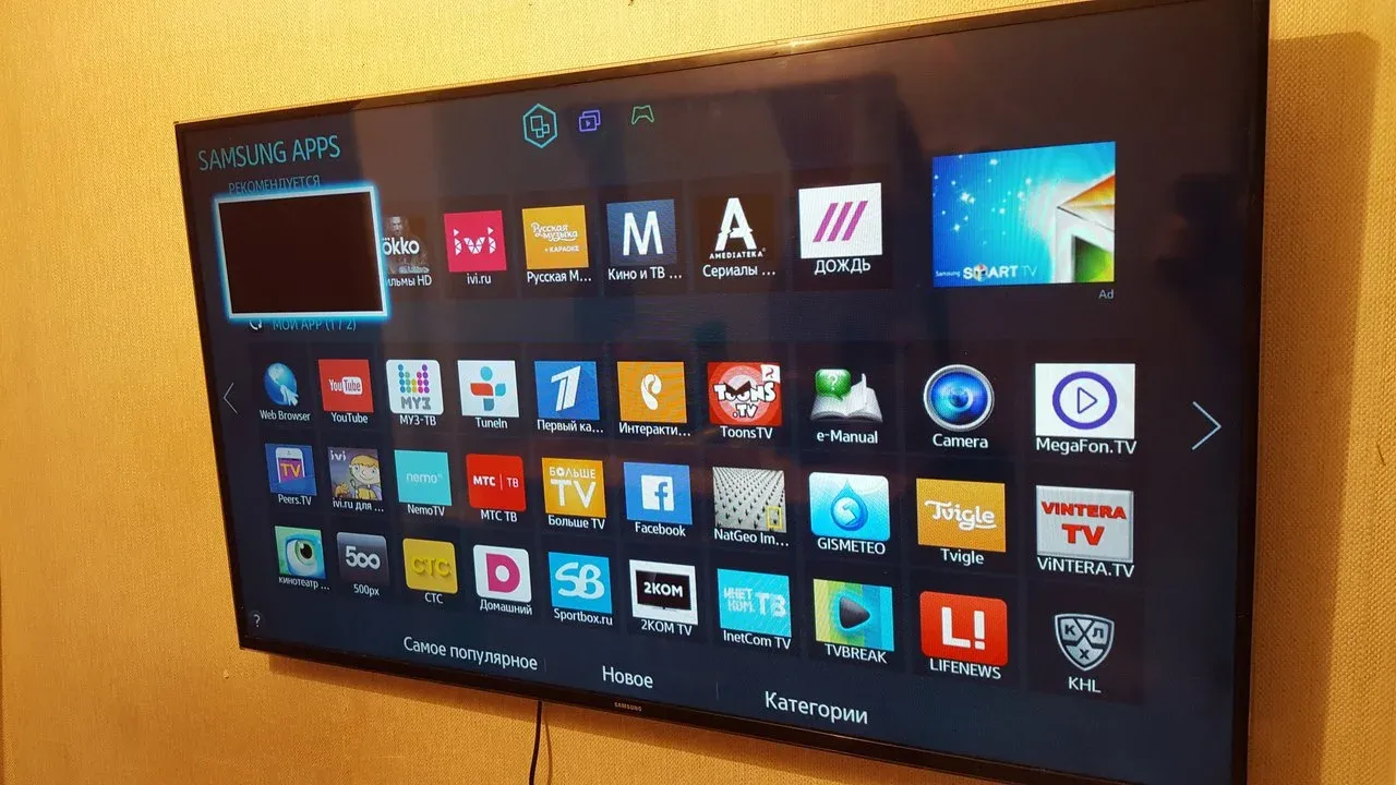 Какой смарт телевизор купить в 2024. Смарт ТВ Samsung. Телевизор Samsung смарт ТВ 42. Samsung Smart 42 дюйма смарт телевизор самсунг. Samsung Smart TV 40.