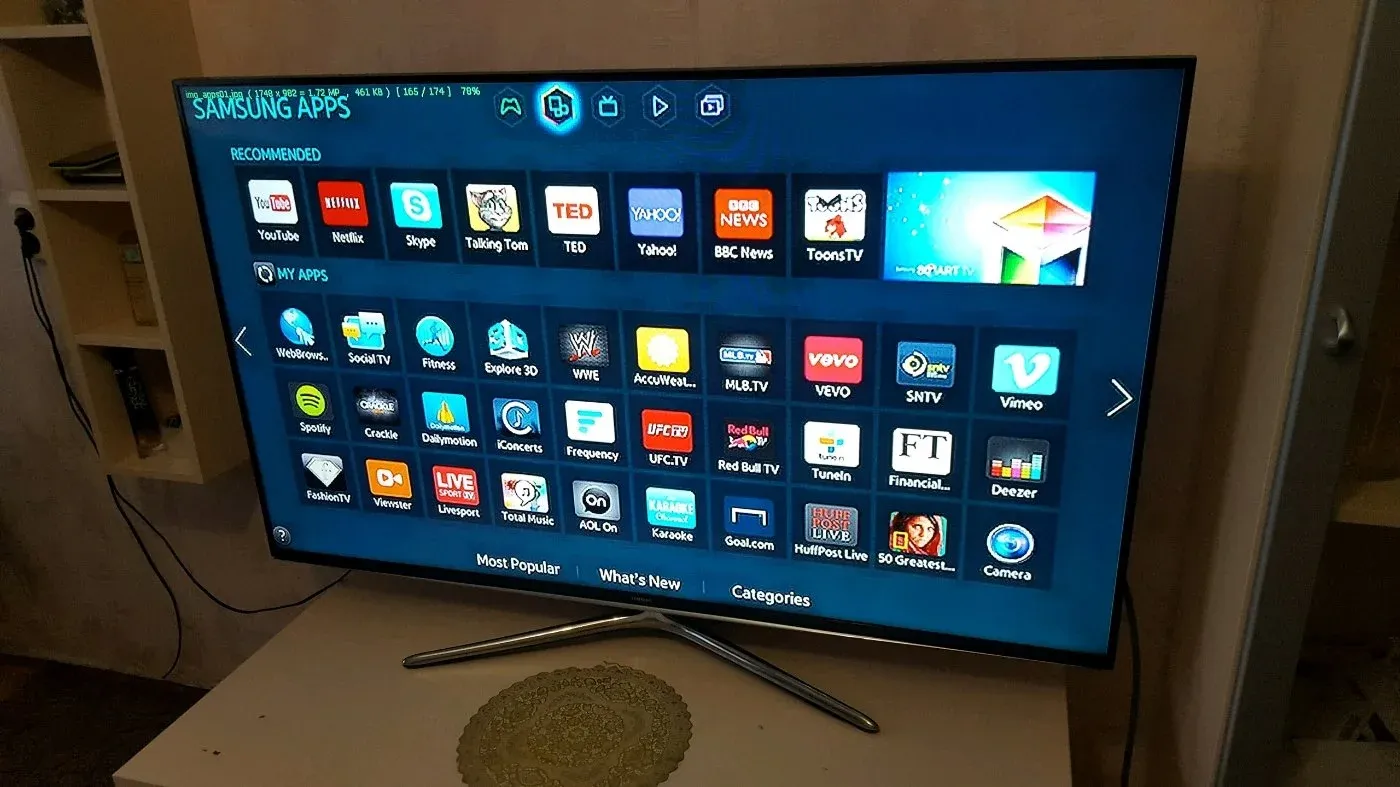Телевизор 55 бу. Samsung Smart TV 55. Самсунг смарт хаб 42 дюйма. Samsung 32 смарт ТВ. Самсунг 102 см смарт ТВ.