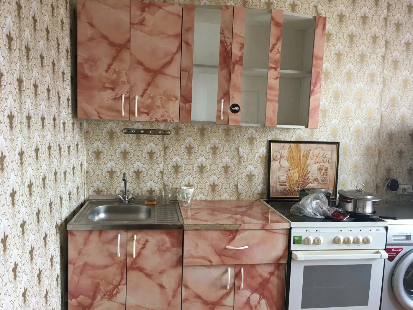 Обклеить старую кухню