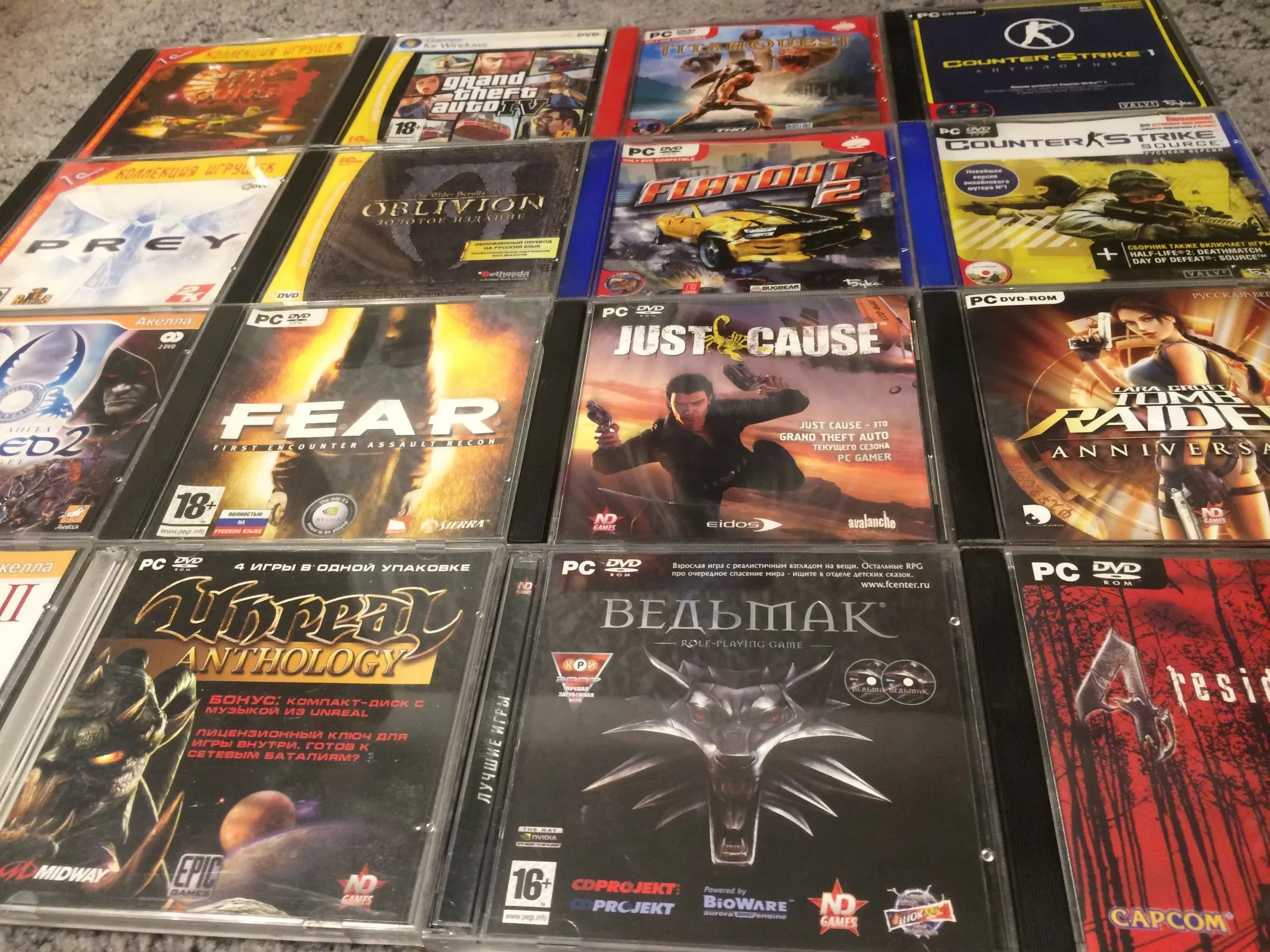 Диски видеоигр. Диски с играми. Компьютерные игры диски. Компьютерные диски игровые. Старые игровые диски.