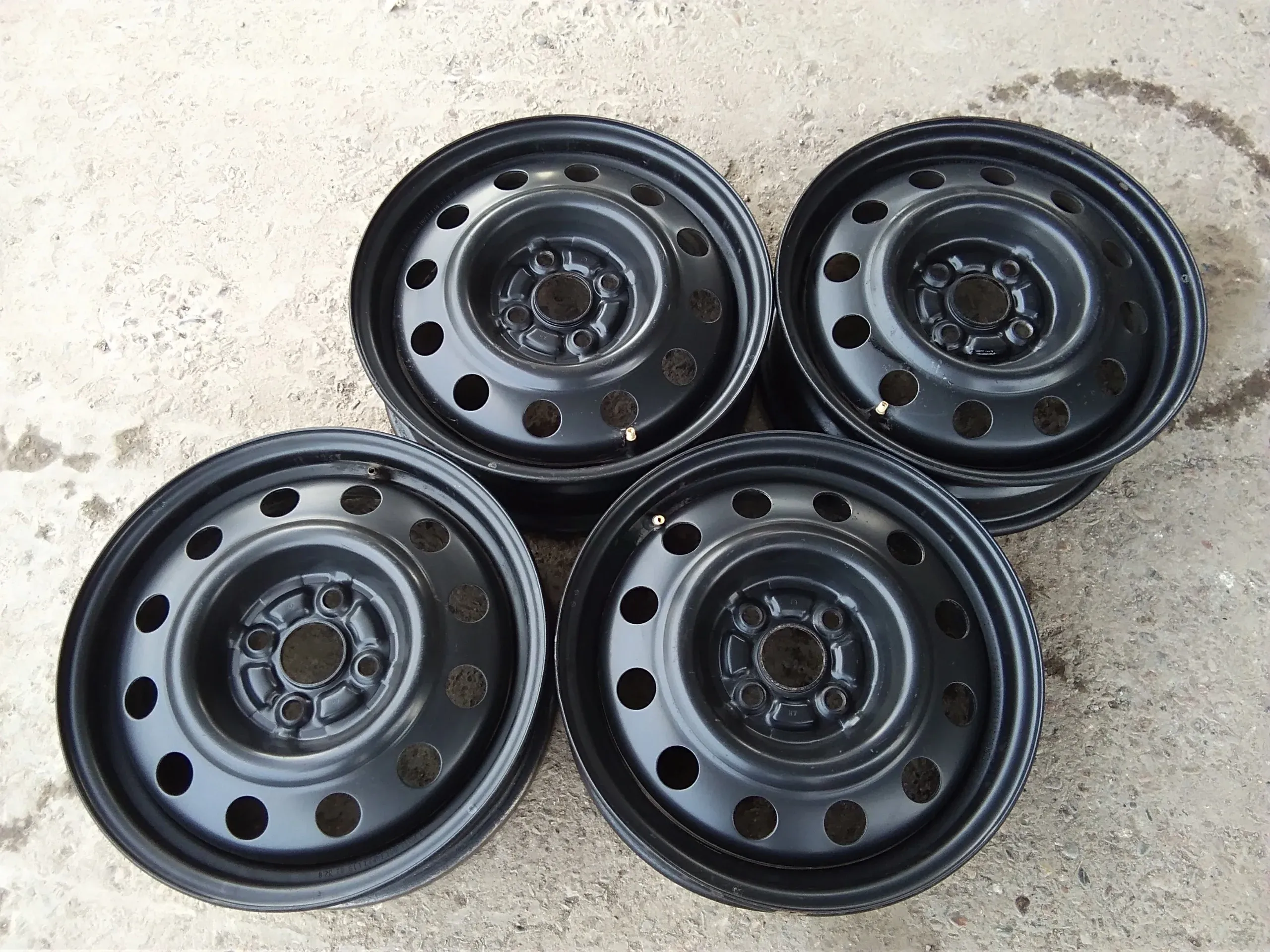 Авито диски 14 4 100. Штампованные диски r15. 4x100 тойота. 4 100 r15. диски штампованные звезда р15. диски тойота р14.
