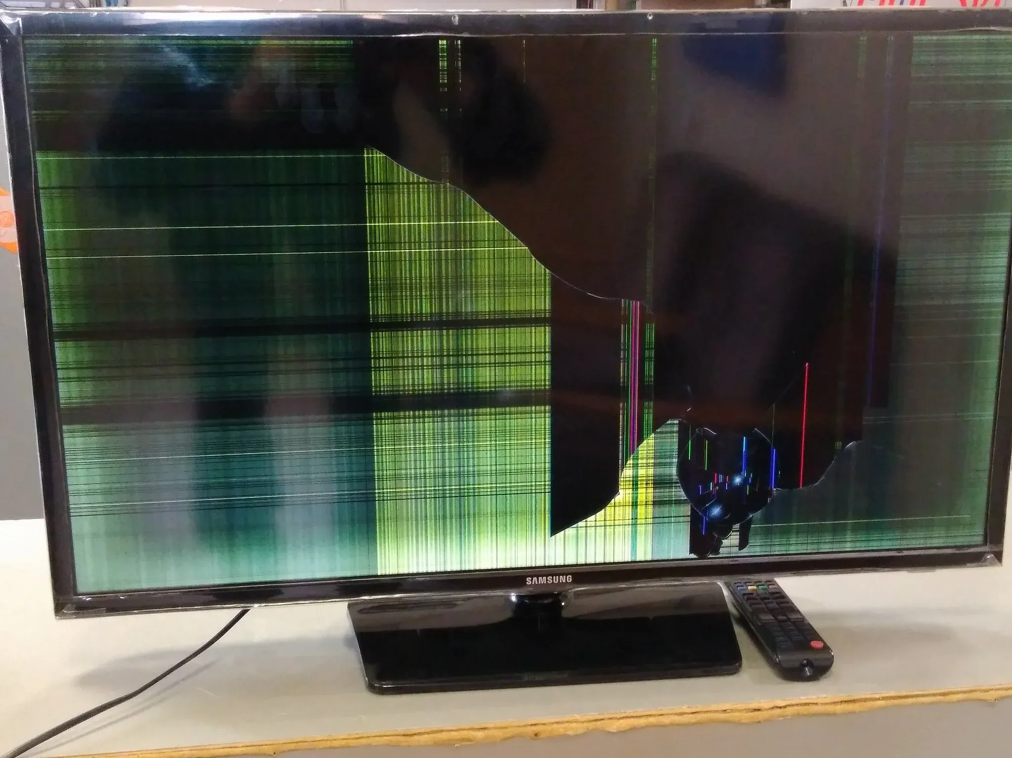 Матрица телевизора samsung 32. Матрица на Samsung 32 дюйма. Матрица телевизора Samsung 32 разбита. Телевизор Samsung 32 дюйма матрица. Матрица для телевизора Fusion 32 дюймов.