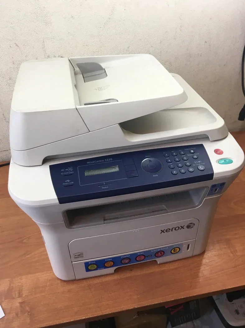 МФУ WORKCENTRE 3220. Xerox WC 3220. Принтер Xerox WORKCENTRE 3220. WORKCENTRE 3220 где кнопка включения.