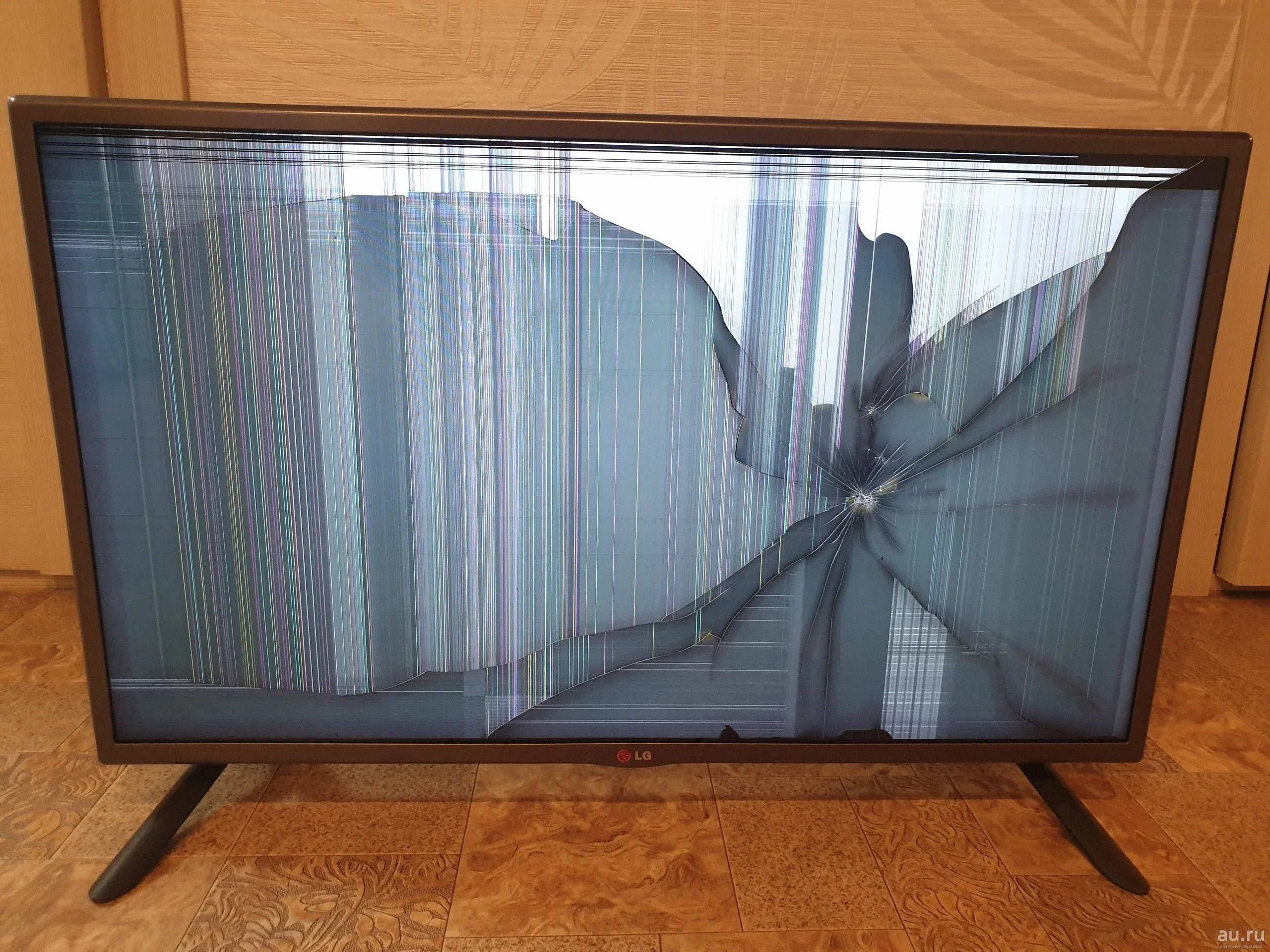 Разбитый телевизор lg. Телевизор LG 32lb561v. LG 32lb561v матрица. ЖК экран для телевизора самсунг 32 дюйма. ЖК матрица 32 дюйма для телевизора Телефункен.
