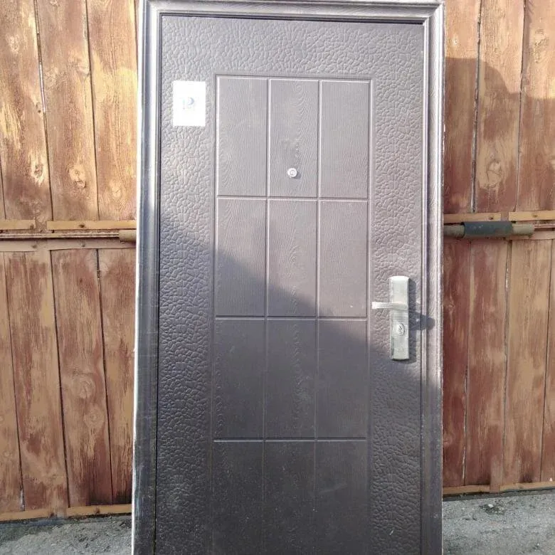 Недорогие двери металлические входные бу. Б У двери входные металлические. Двери железные входные б/у. Метал двери входные б/у. Дверь металлическая б у.