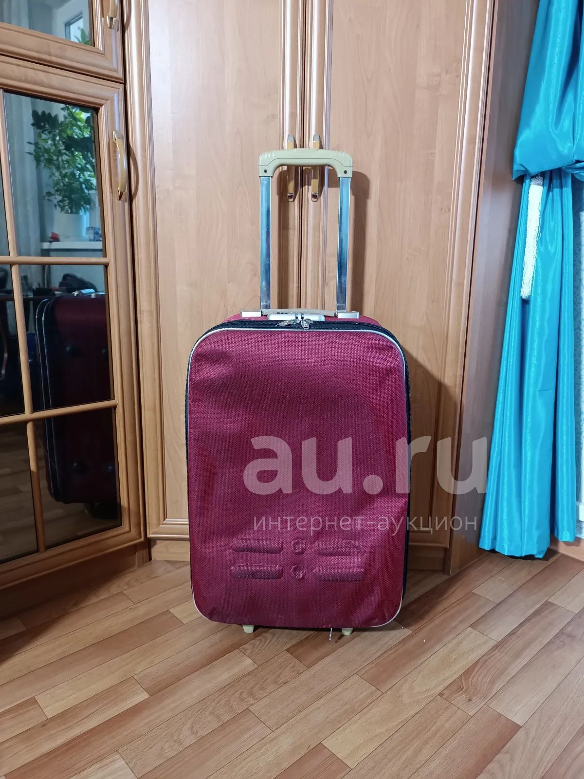 Средний дорожный чемодан — купить в Красноярске. Состояние: Б/у ...