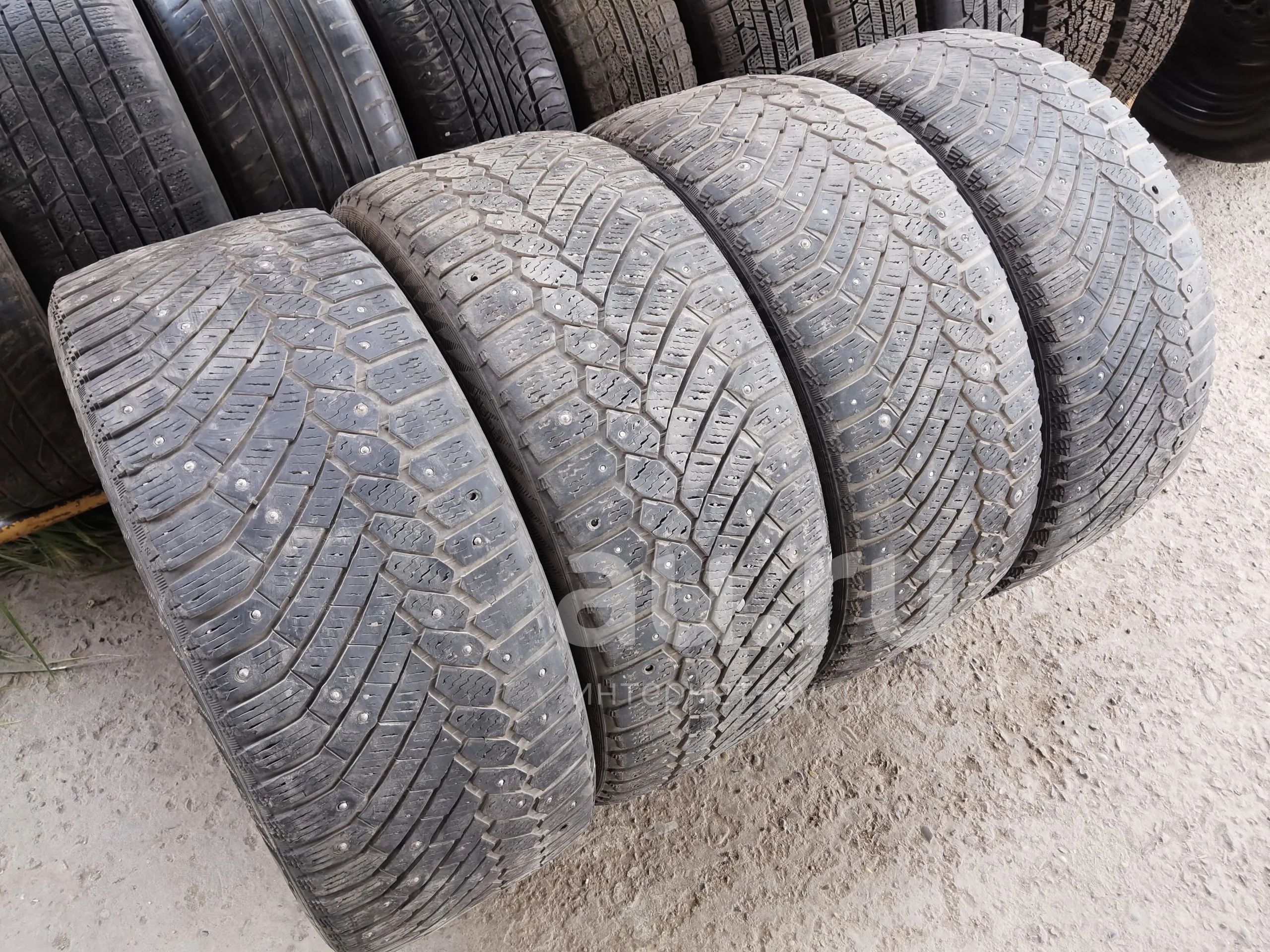225/45 R17 - 4 Шины шипованных фирмы Gislaved Nord Frost 200. Шины без ...