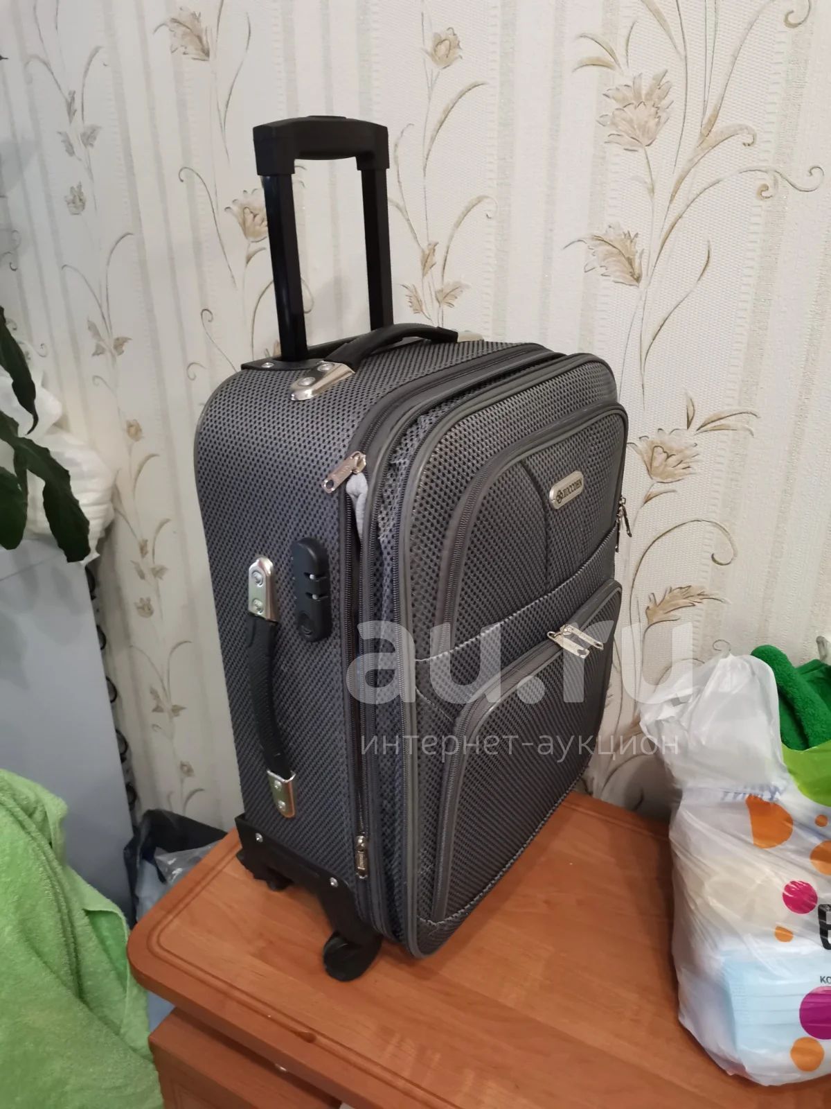 Чемодан — купить в Красноярске. Состояние: Новое. Чемоданы и сумки ...