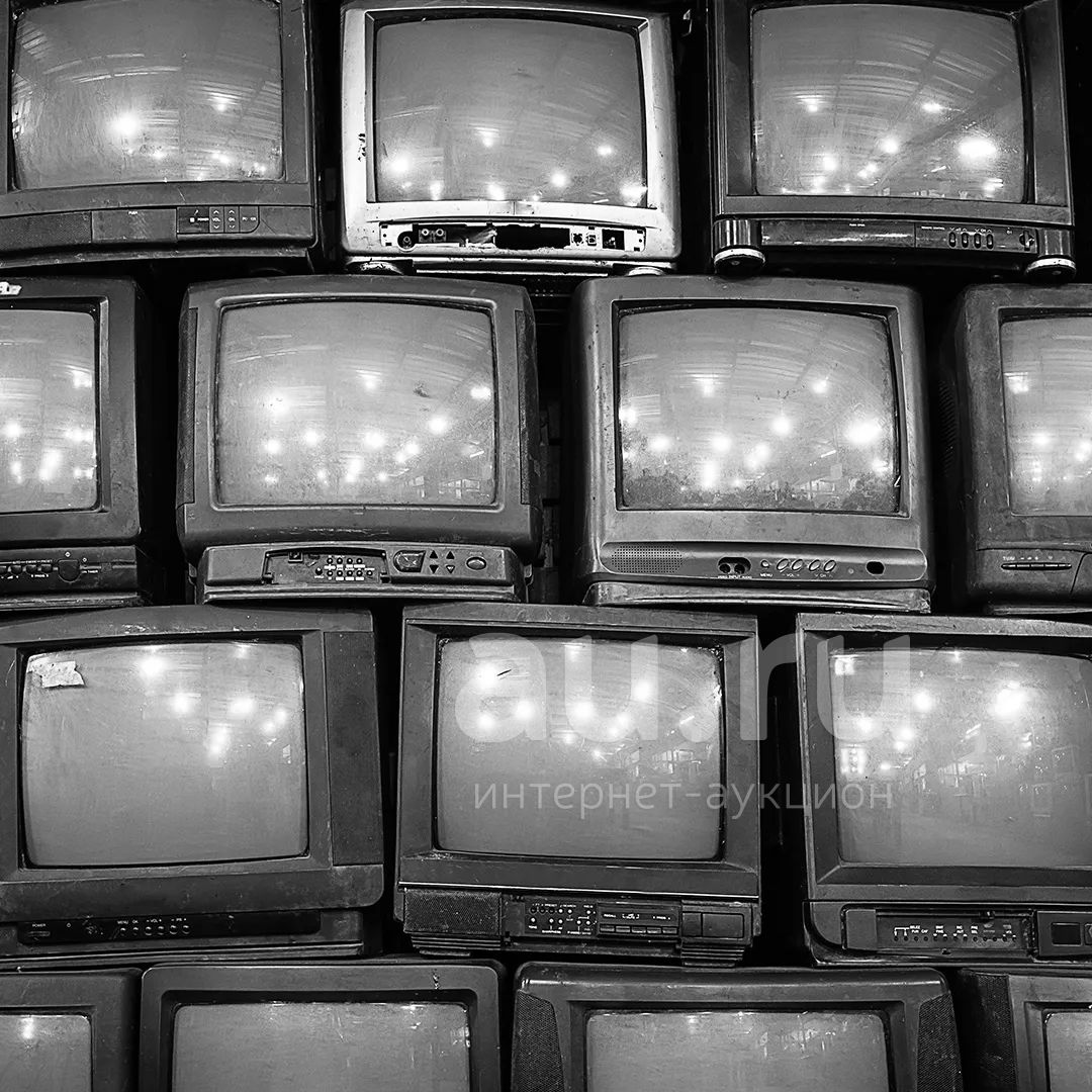 Куплю телевизоры оптом. Старый телевизор. Много телевизоров. Старинный телевизор. Много старых телевизоров.