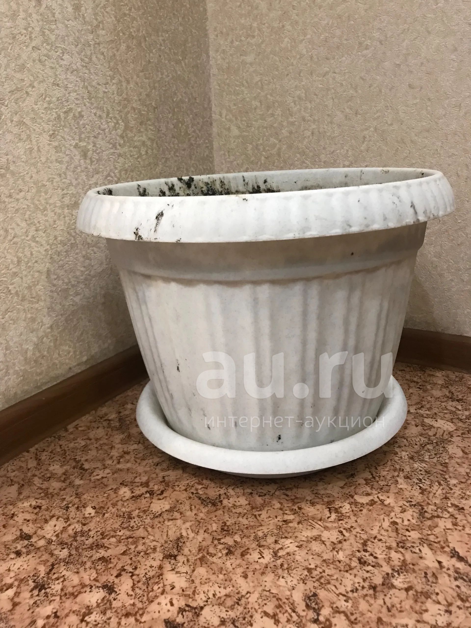 Цветочный горшок большой пластиковый — купить в Красноярске. Состояние ...