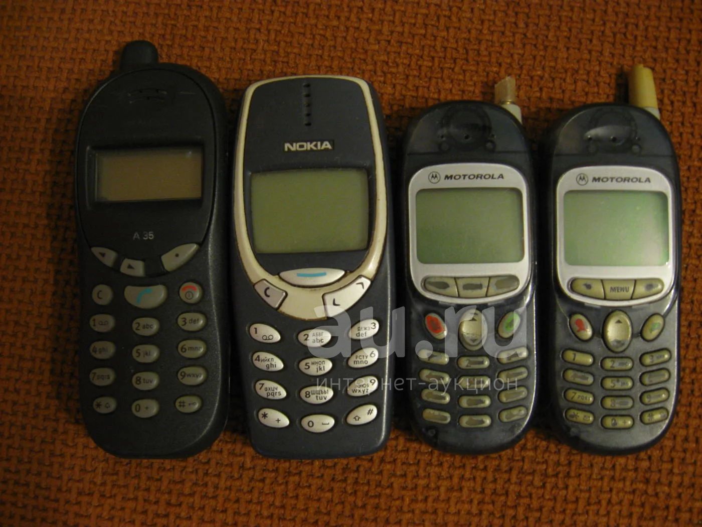 Телефоны Nokia 3310 Simens А 35 Motorola — купить в Красноярске. Состояние:  Неисправно. Кнопочные мобильные телефоны на интернет-аукционе Au.ru