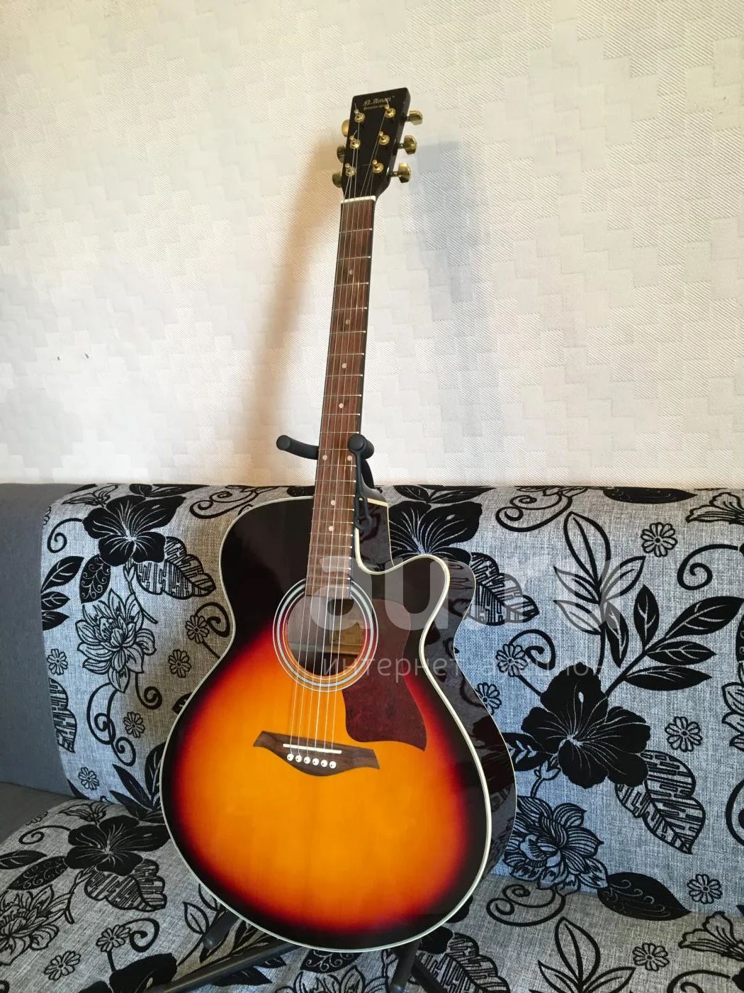 Авито гитары купить б у. Гитара Амати. Amati MC 6502 гитара. A.Amati гитара 12 струн. Акустическая гитара 6 струн.
