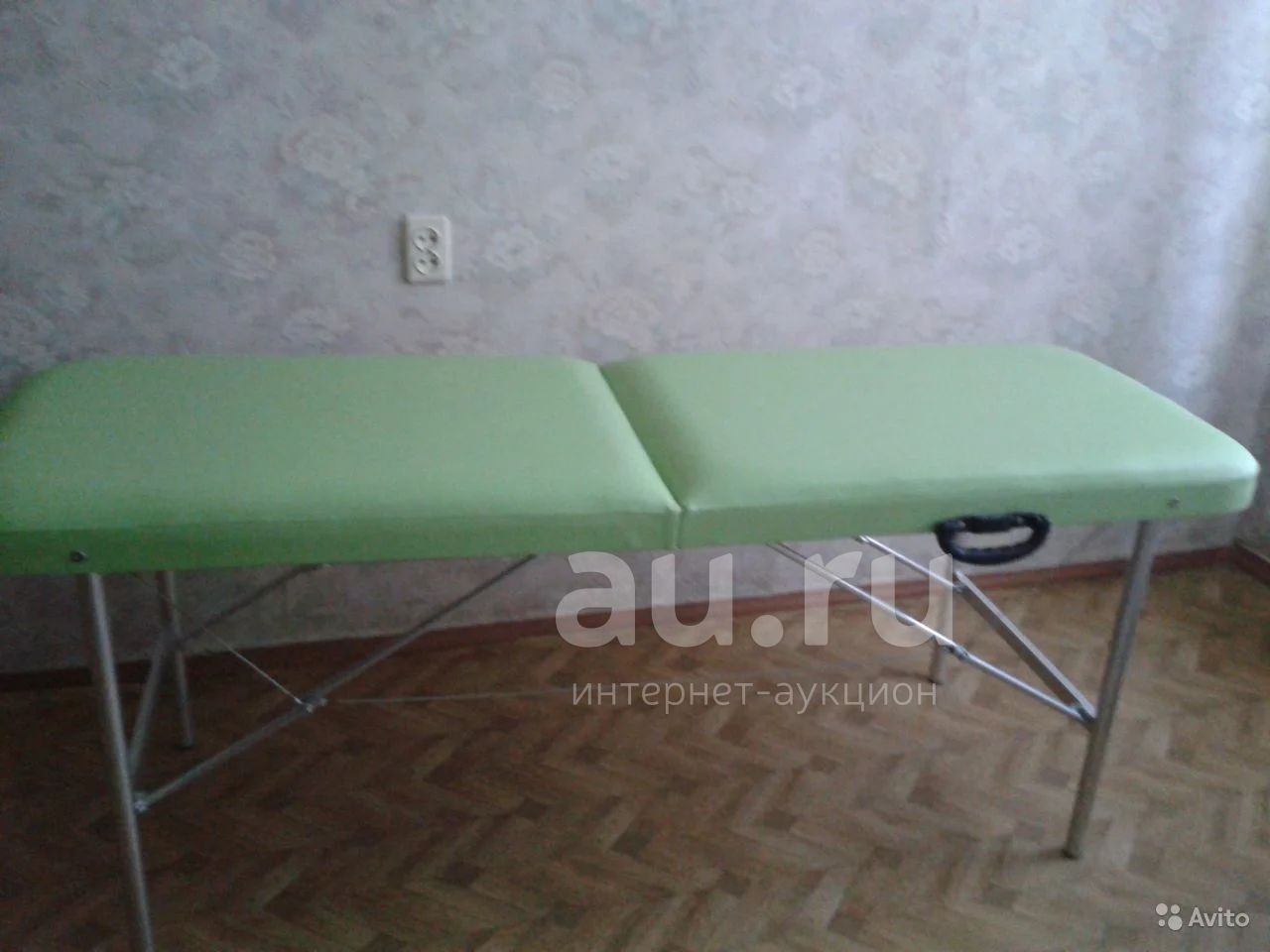 Массажный стол испорченный